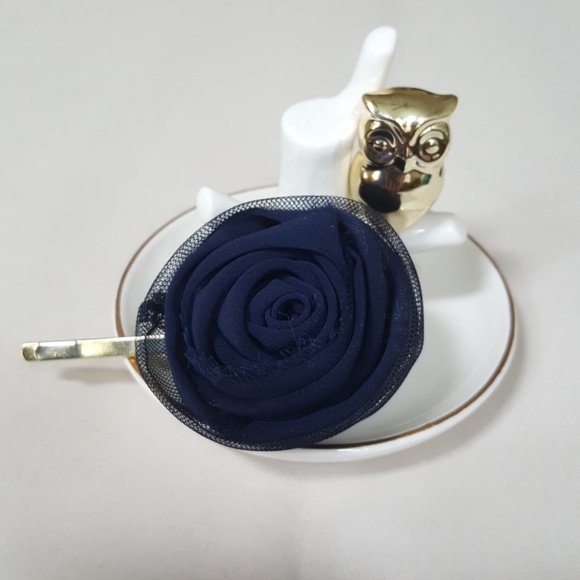 J.Crew Rose/Peony Flower Hair Accessory - Picture 3 of 4